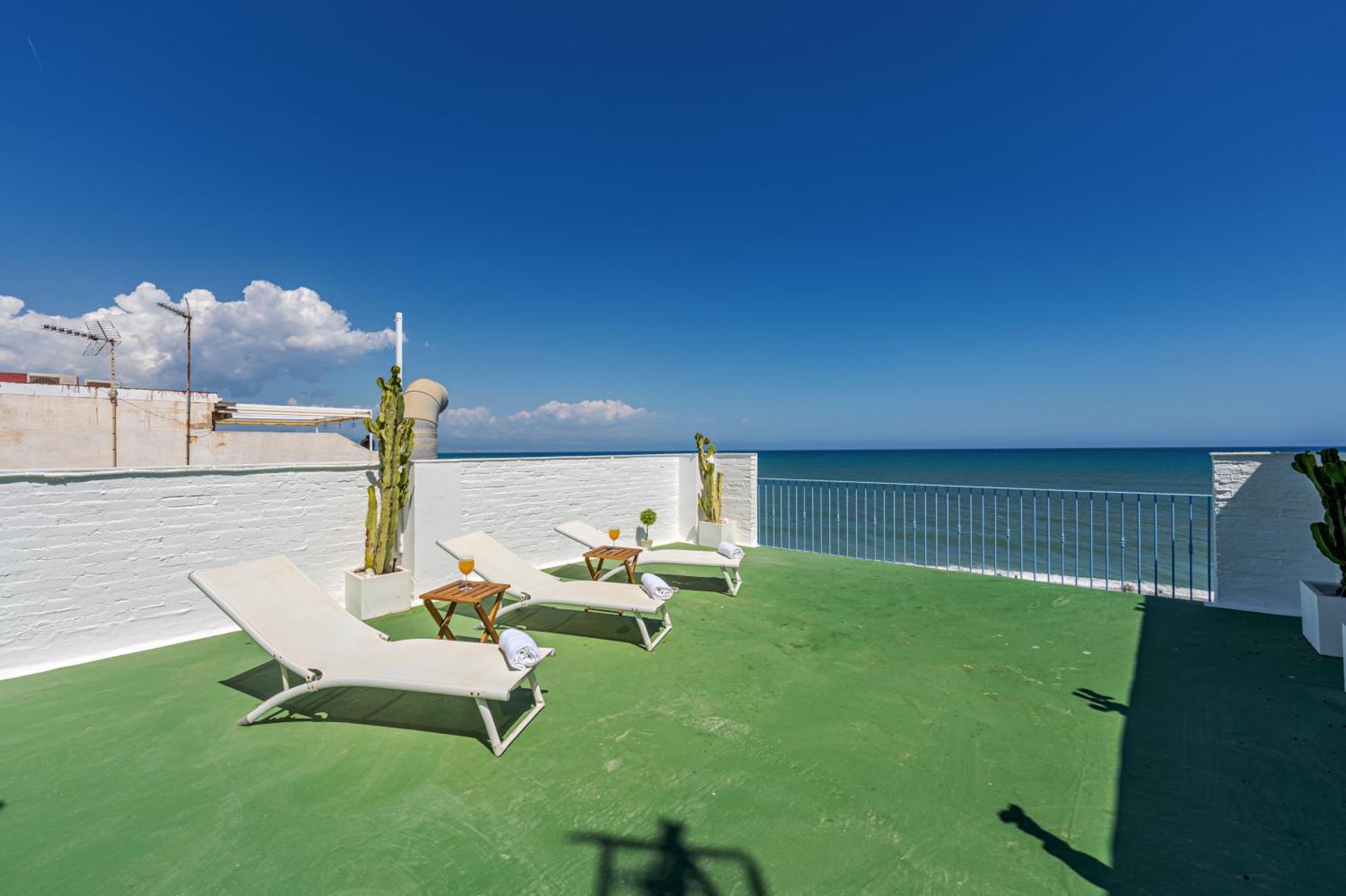 Carihuela - Beach & Sun Torremolinos Exterior photo